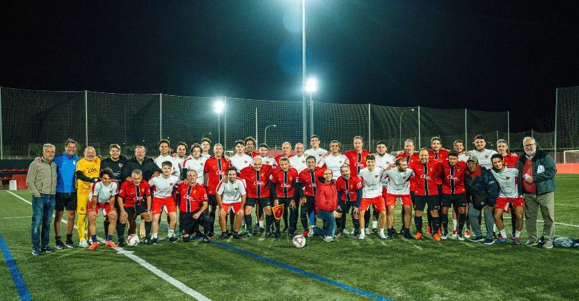 温情满溢Son Bibiloni！马略卡元老队与球迷队友谊赛落幕，足球情怀联结几代人