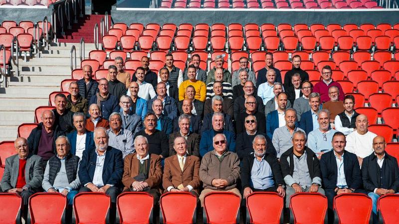 退伍军人庆祝他们的传统圣诞大餐