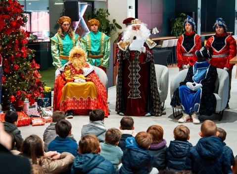 三位智者让马略卡岛的孙莫伊克斯体育场充满了兴奋