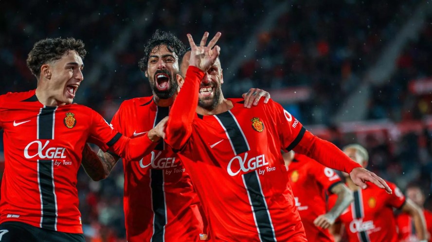 穆里奇的帽子戏法及对阵竞技俱乐部的关键胜利（3-2）